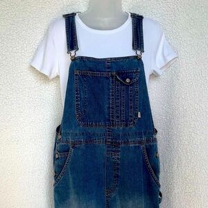 2-pc cotton tee & ‘90s dark rinse denim straight-leg Old Navy overalls/Both EUC